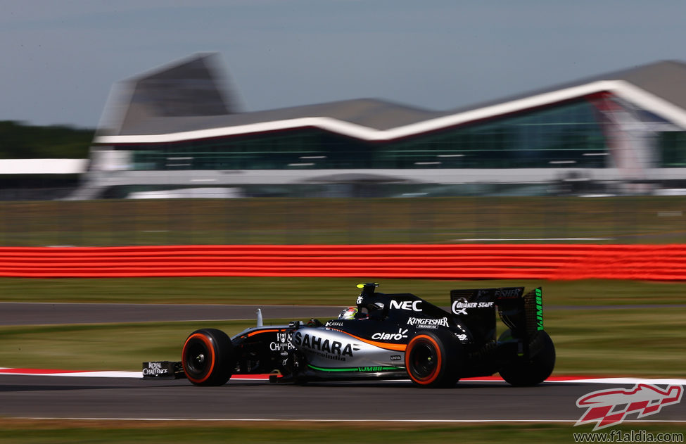 Sergio Pérez no logra igualar el ritmo de Hülkenberg