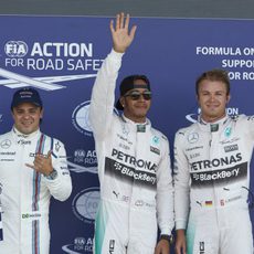 Los tres más rápidos en la clasificación de Silverstone saludan a la prensa