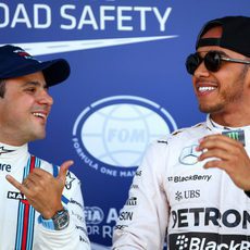 Hamilton y Massa bromeando tras la Clasificación