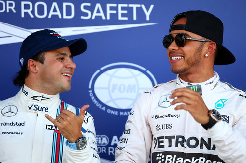 Hamilton y Massa bromeando tras la Clasificación