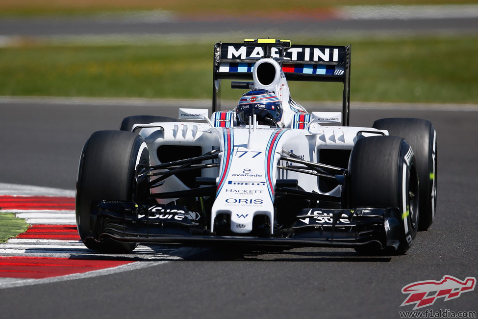 Bottas rodando esta mañana en Silverstone