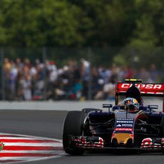 Sainz pilotando su Toro Rosso