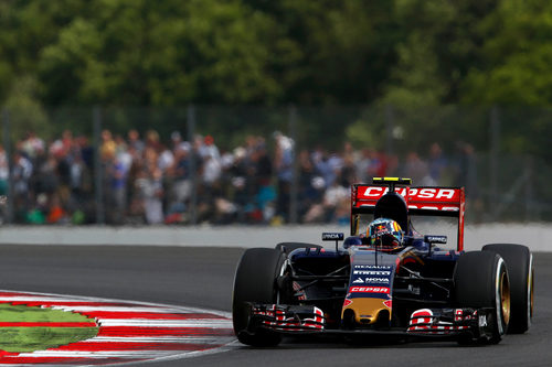 Sainz pilotando su Toro Rosso