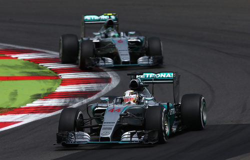 Nico Rosberg intenta cerrar la brecha con Lewis Hamilton