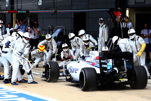 Valtteri Bottas realizando su parada