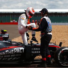 Jenson Button abandona en la primera vuelta