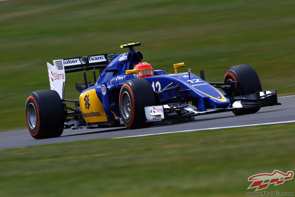 Felipe Nasr se queda parado antes de comenzar la carrera