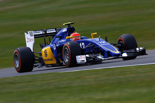 Felipe Nasr se queda parado antes de comenzar la carrera