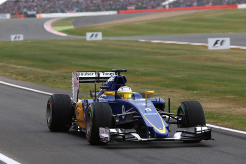 Marcus Ericsson entrando a la calle de boxes