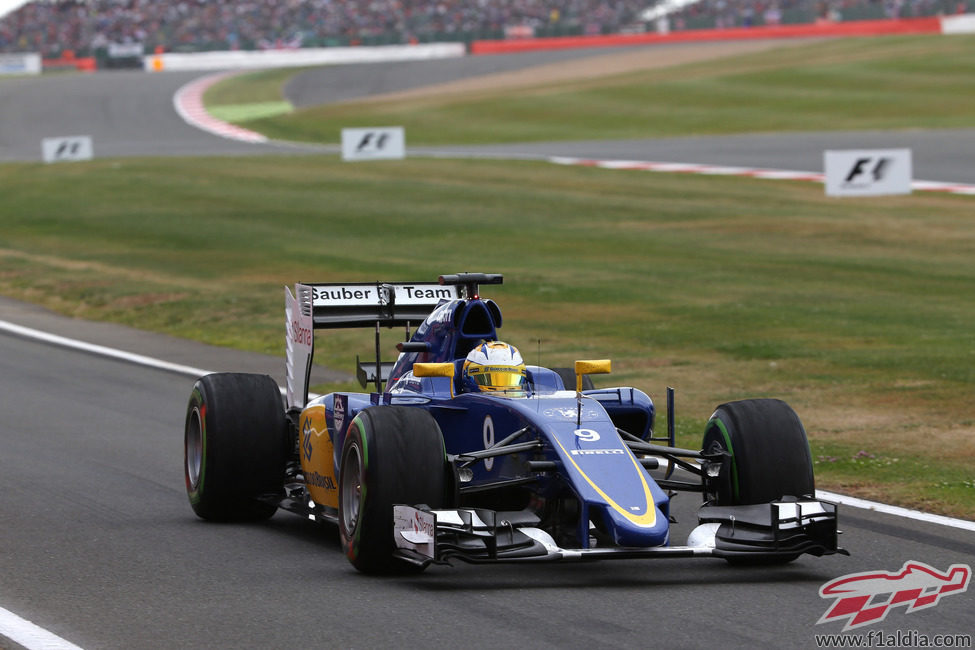 Marcus Ericsson entrando a la calle de boxes