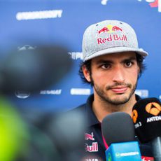 Carlos Sainz responde a las preguntas de la prensa