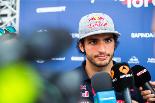 Carlos Sainz responde a las preguntas de la prensa