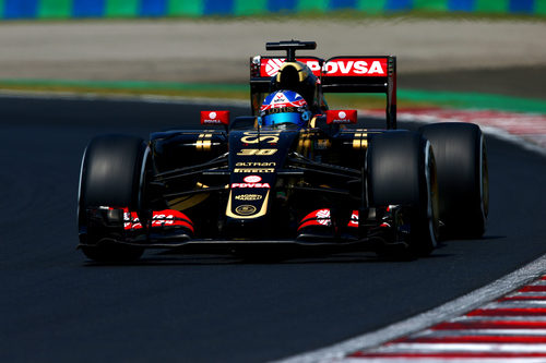 Jolyon Palmer pilotando durante la FP1