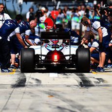 Valtteri Bottas llega a boxes después de una tanda de vueltas