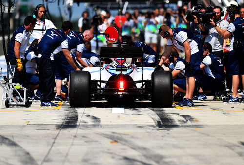 Valtteri Bottas llega a boxes después de una tanda de vueltas