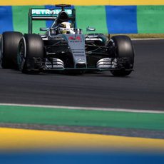 Lewis Hamilton no dio tregua y dominó en el viernes de Hungría