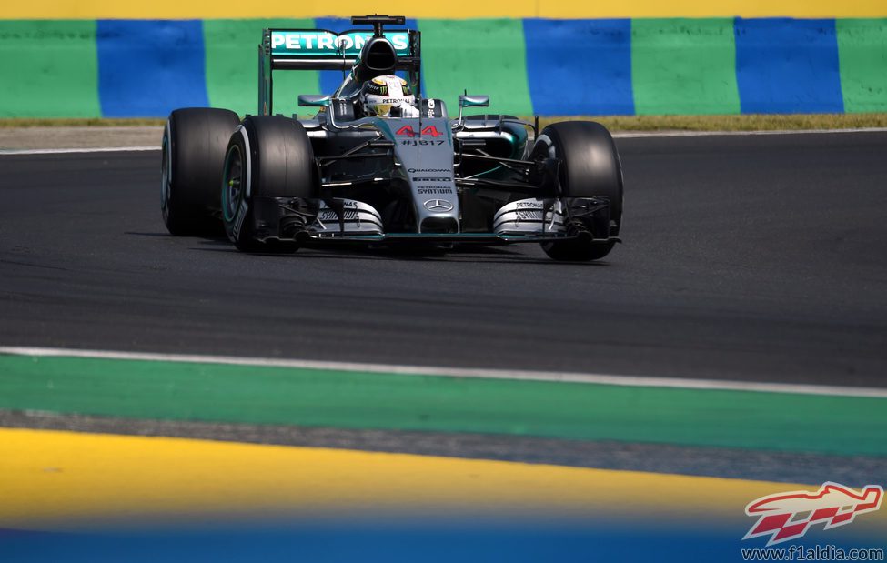 Lewis Hamilton no dio tregua y dominó en el viernes de Hungría