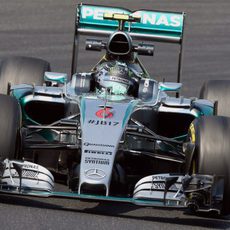 Nico Rosberg sufrió con el subviraje y sobreviraje del coche