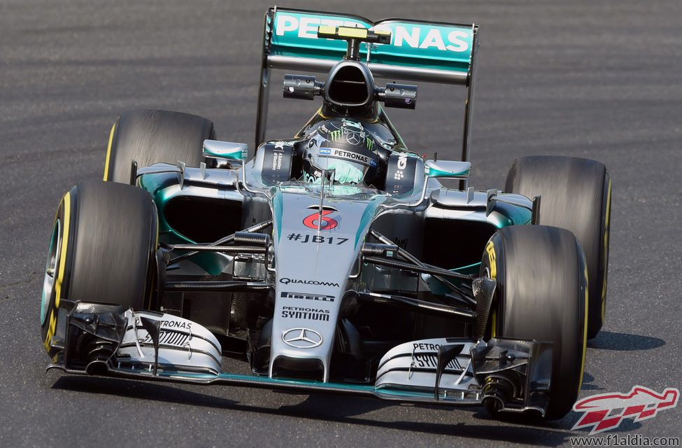Nico Rosberg sufrió con el subviraje y sobreviraje del coche