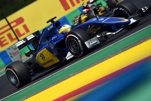 Marcus Ericsson evaluando diferentes configuraciones