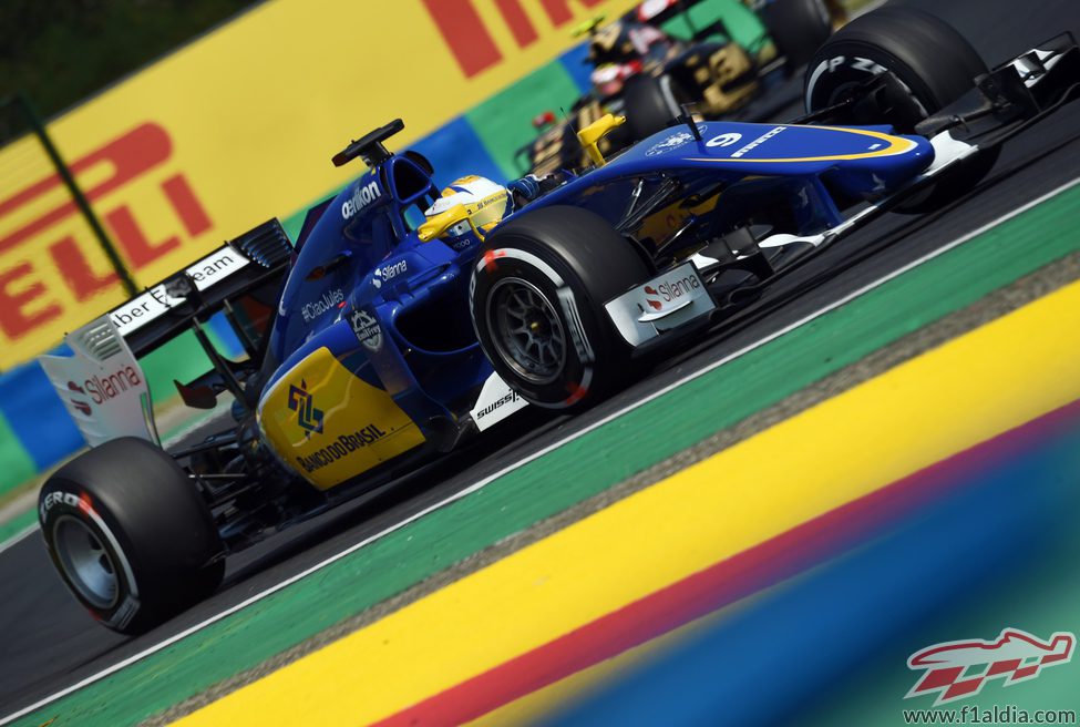 Marcus Ericsson evaluando diferentes configuraciones