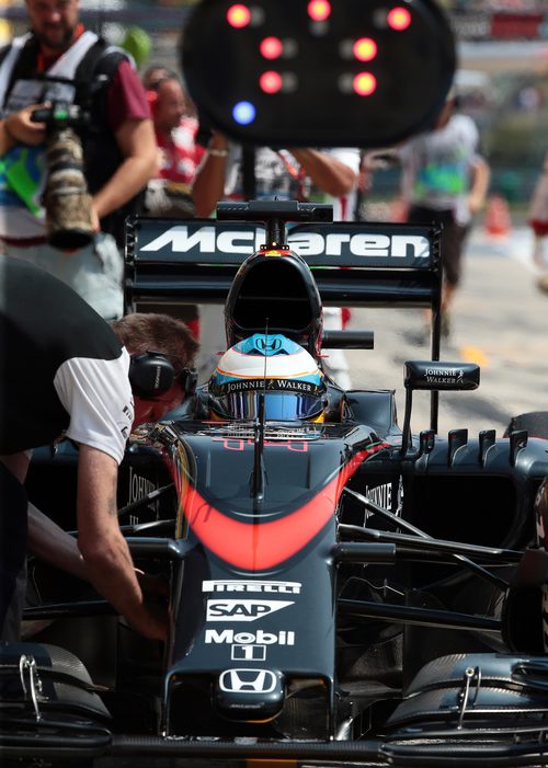 Fernando Alonso volviendo al garaje