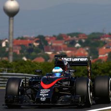 Fernando Alonso pilota sin sufrir ningún problema