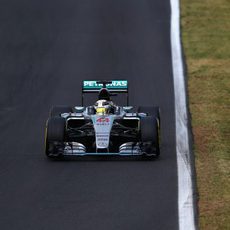 Lewis Hamilton rueda con el neumático blando