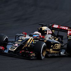 Romain Grosjean rueda con los neumáticos 'prime'
