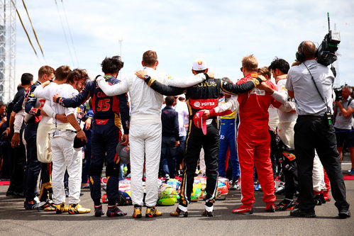 Los pilotos rinden homenaje a Jules Bianchi