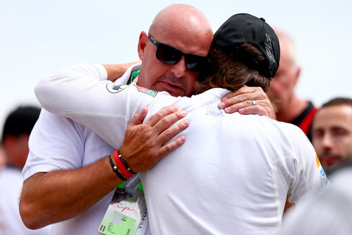 El padre de Jules Bianchi y Fernando Alonso se funden en un abrazo