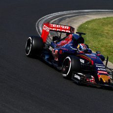 Max Verstappen escala muchas posiciones en carrera