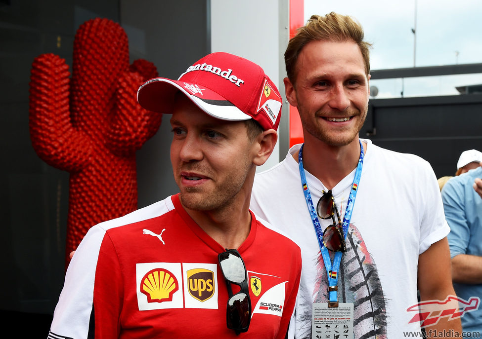 Sebastian Vettel recibe la visita de Benedikt Howedes
