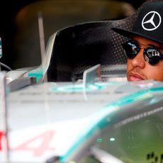 Lewis Hamilton prueba su asiento para el fin de semana