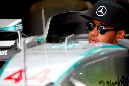 Lewis Hamilton prueba su asiento para el fin de semana