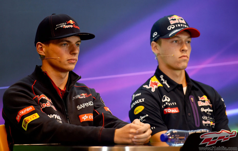 Max Verstappen y Daniil Kvyat estuvieron en la rueda de prensa