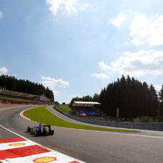 Marcus Ericsson en la subida de Eau Rouge