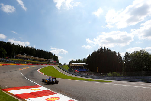 Marcus Ericsson en la subida de Eau Rouge