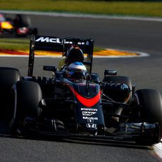 Fernando Alonso termina 16º en la FP1 del GP de Bélgica 2015