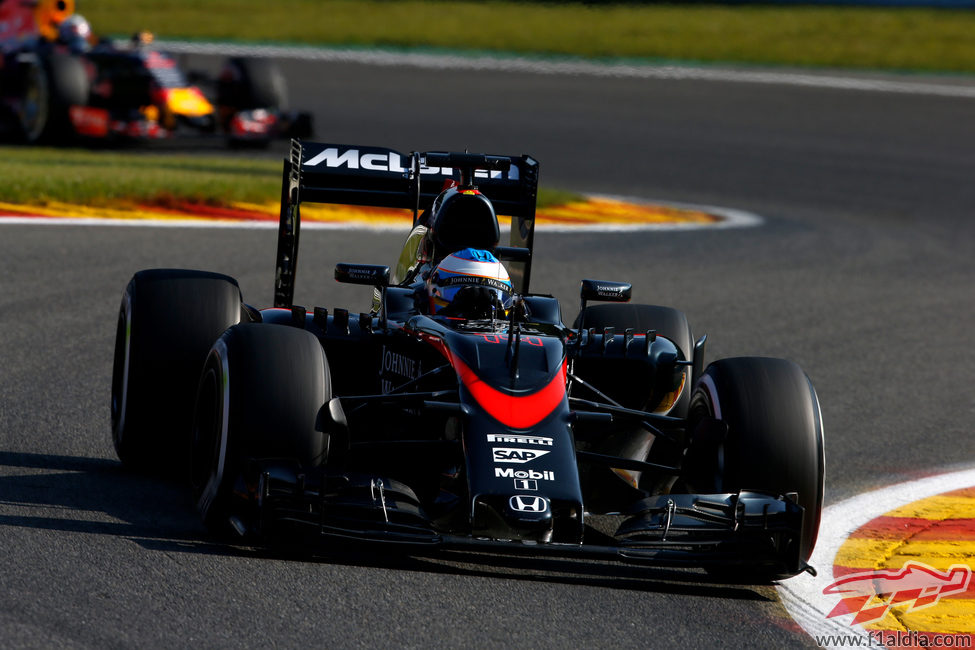 Fernando Alonso termina 16º en la FP1 del GP de Bélgica 2015