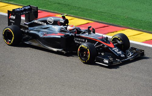 Jenson Button lidia con el MP4-30