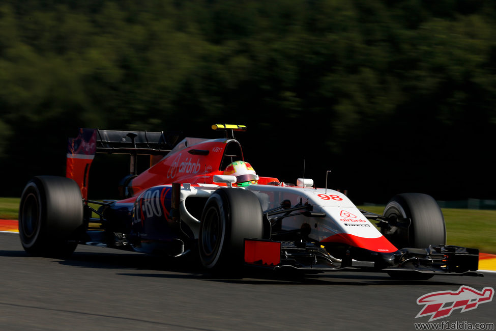 Roberto Merhi probando algunos avances