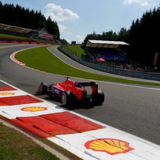 Will Stevens subiendo Eau-Rouge