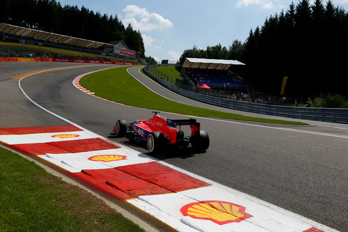 Will Stevens subiendo Eau-Rouge