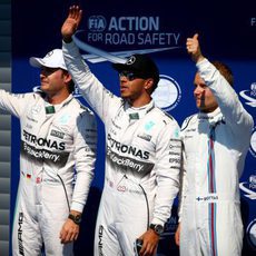 Hamilton, Bottas y Rosberg saludan a los fans en Spa