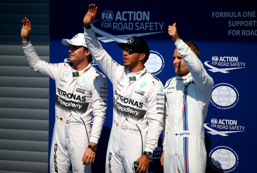 Hamilton, Bottas y Rosberg saludan a los fans en Spa