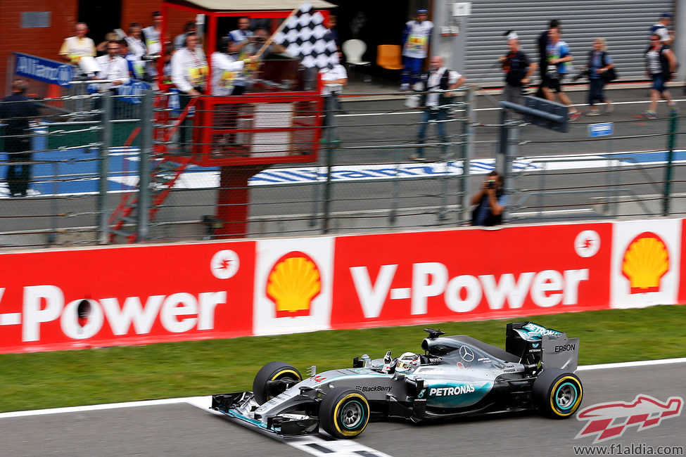 Lewis Hamilton gana el Gran Premio