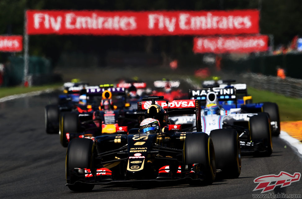 Romain Grosjean rueda en las primeras posiciones