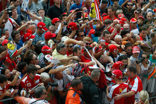 Todos a por Sebastian Vettel