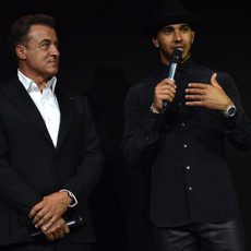 Jean Alesi y Lewis Hamilton en un evento